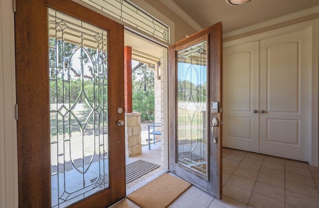 Stunning 5 bedroom with lake access