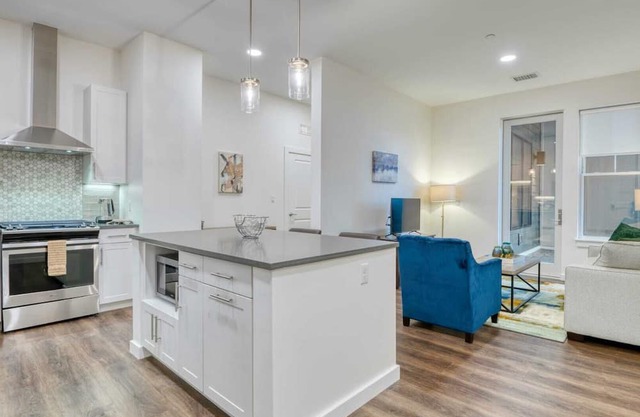 Gorgeous Apt Near Water - COV-2221