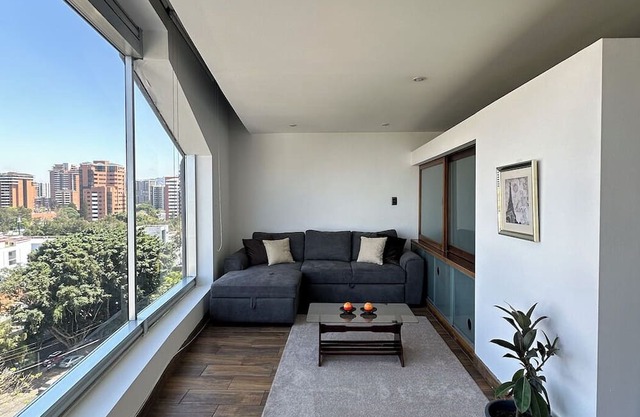 Apartamento con Hermosa Vista al Aeropuerto Zona 13
