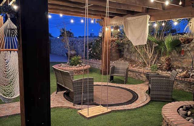 Delightful 3200 sqft 5-bedroom house in El Paso with WiFi, spacious to comfort.
