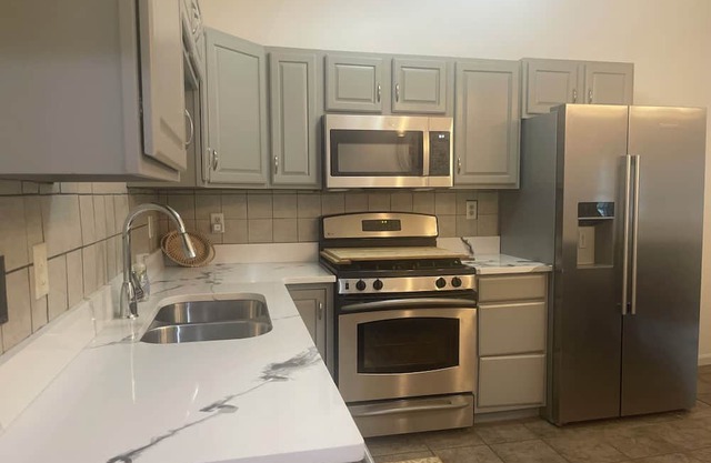 Lovely 3-bedroom house with AC and WiFi in Summerville