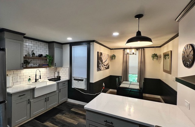 Newly renovated 2-bedroom apartment in welcoming Syracuse with AC, WiFi and Hea