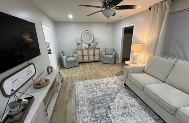Charming Springboro house near historic downtown
