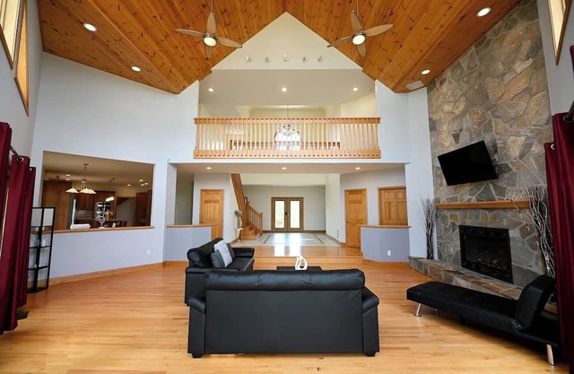 Peaceful house with 5 bedrooms & pool