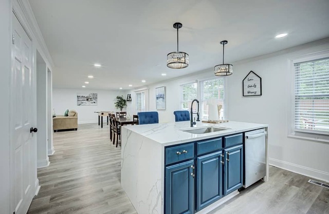 Luxurious 5-Bedroom Oasis Near National Harbor – Your Perfect Getaway!