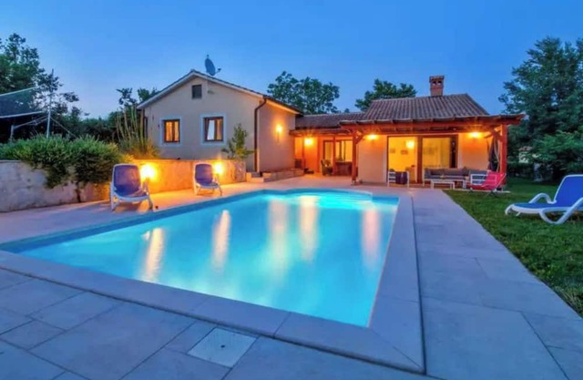 Villa Simac With Pool and Whirlpool