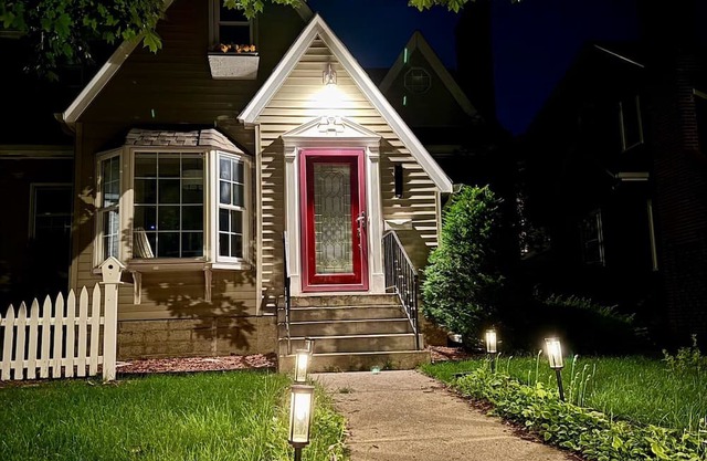 Charming 2-bed Suite with AC &WiFi ^^50th & France ONLY 1m to Lake Harriet!!