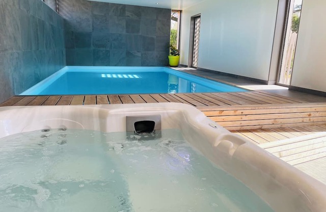 Gîte de 300m2 Pour 12 Personnes Avec Piscine et spa Intérieurs