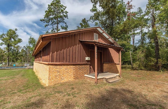 Escape to Bundick Lake: Your Charming Cabin Retreat Awaits