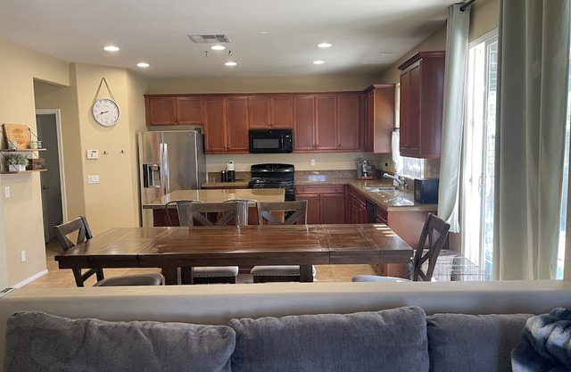 Workation Paradise: Perfect 3 br getaway for work and play