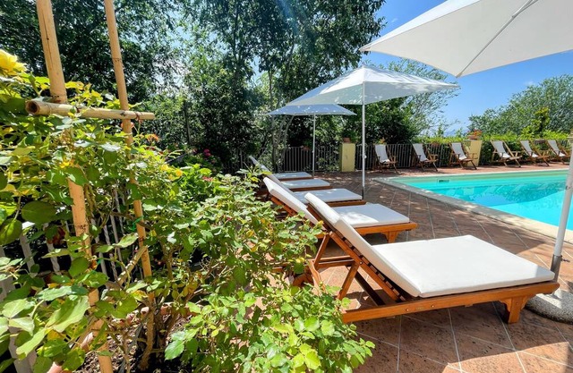The Lord of the Manor lived here Enjoy the aristocratic life! Sleeps 10