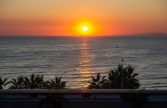 Sea View Flat w Pool 1 min to Beach in Kusadasi