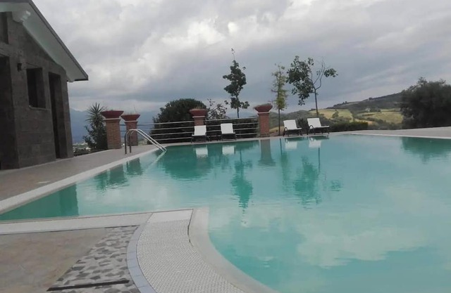 Homerez - Villa for 17 ppl. with swimming-pool, garden and terrace at Caiazzo