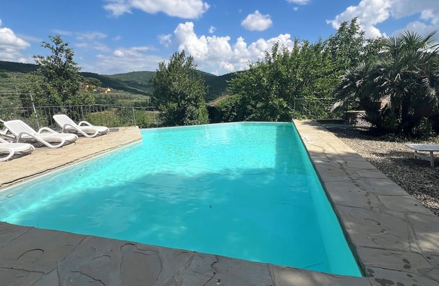 Casa Intera in Pietra in Toscana