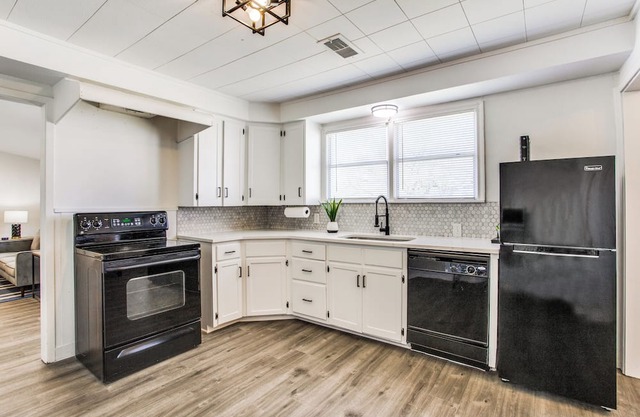 Retreat On The Hill w/1 King Bed and 2 Queen Beds