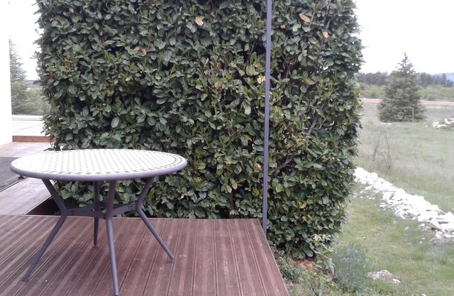 Gite Spacieux 4 Personnes, Vaucluse. Acces Privatisé à une Piscine Interieure