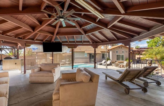 Breathtaking Desert Haven W/ Gazebo and Pool