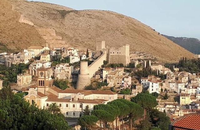 Studio Apartment 'Suite Dei Briganti Innamorati' with Wi-Fi and Air Conditioning