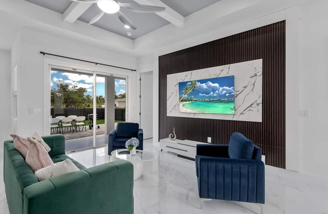 New Built Modern Vacation Home With Fully Fences