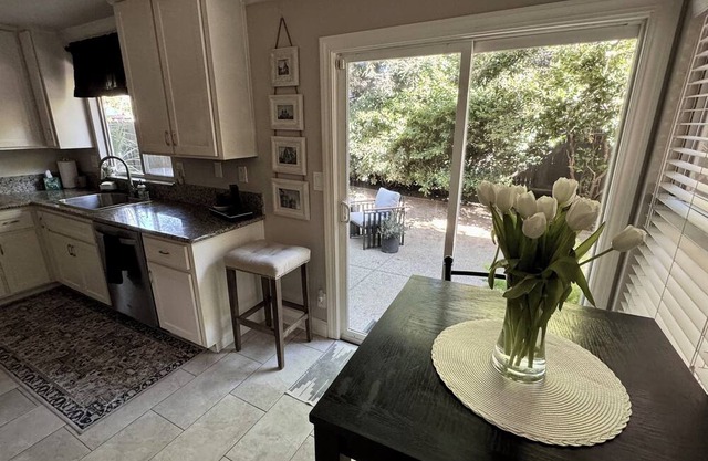 Cozy place in the heart of Roseville!