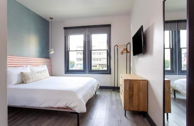 Queen Room Near Asian Art Museum SAN