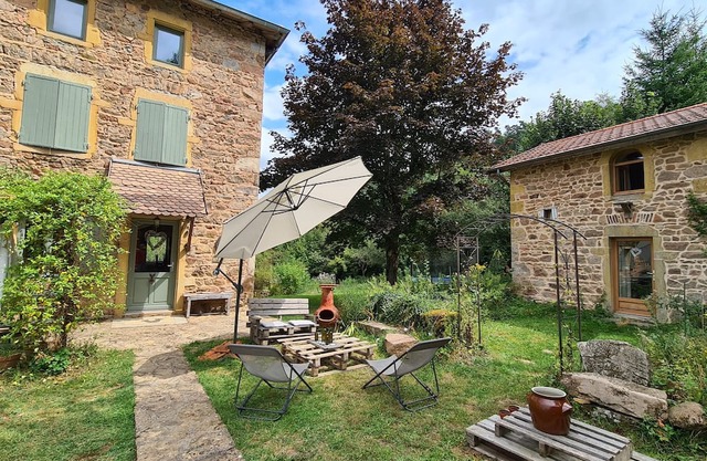 Family home in green Beaujolais