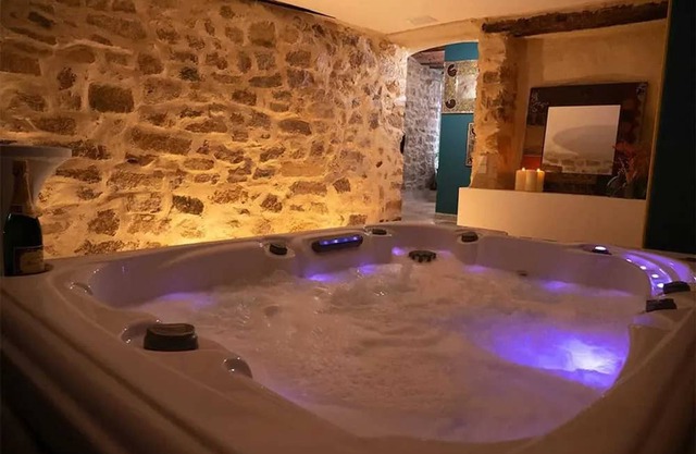 Homerez - Big house for 11 ppl. with terrace at Causses-et-Veyran