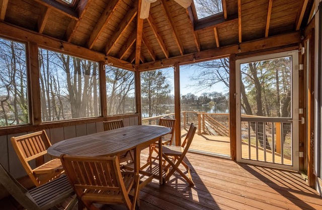 Waterfront nature retreat, contemporary home w/pier by Annapolis. Pet Friendly!