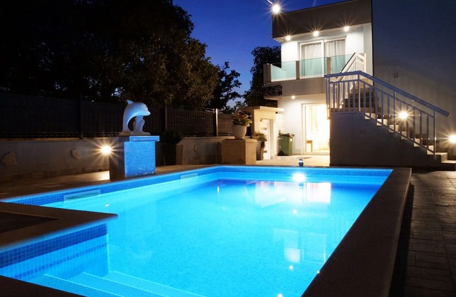 House Vinovac with private swimming pool