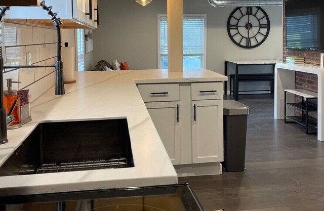 Downtown Royal Oak Urban Getaway