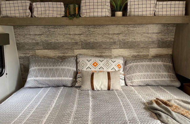 Mullen Ridge Happy Glamper, enjoy the beautiful outdoors with indoor luxuries!