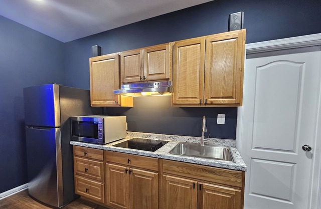 Cozy One Bedroom Basement Apartment