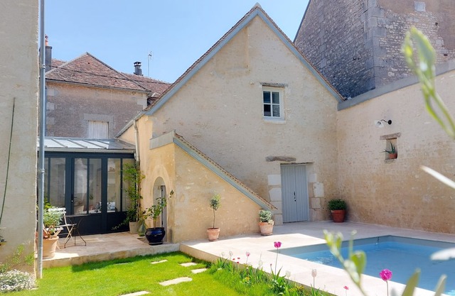 Hébergement Indépendant Dans Maison Avec Piscine, au Coeur du Vignoble