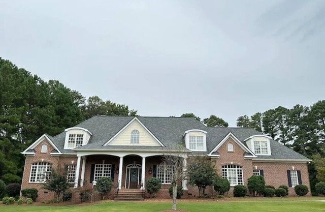 Luxury home on 1.6 acre & 5 smart TVs w YouTube TV