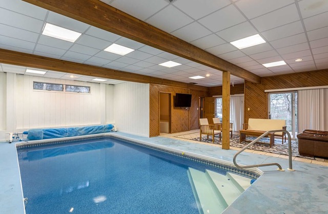 Heated Indoor Private Pool | Hot Tub | Game Room