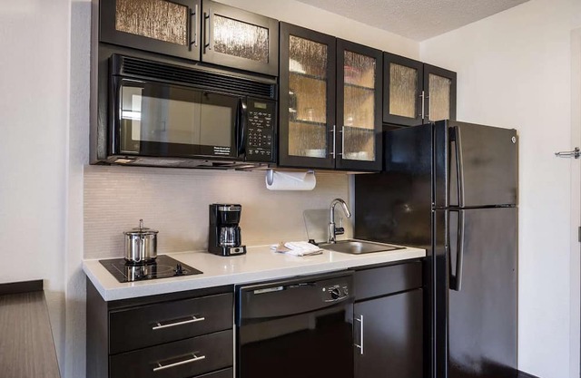 Jacksonville Hideaway: Comfortable Suite near The Cummer Museum! W/Kitchen!