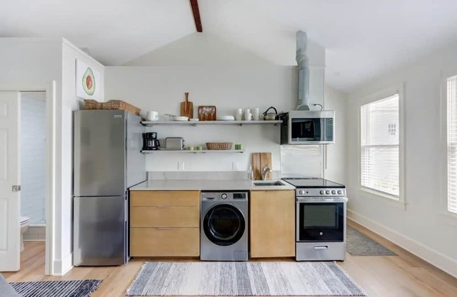 The Nest on Duffy Lane, Fresh | Modern | Parking