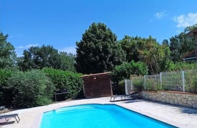 Grande Maison a la Campagne sur Grand Terrain Avec Grande Piscine