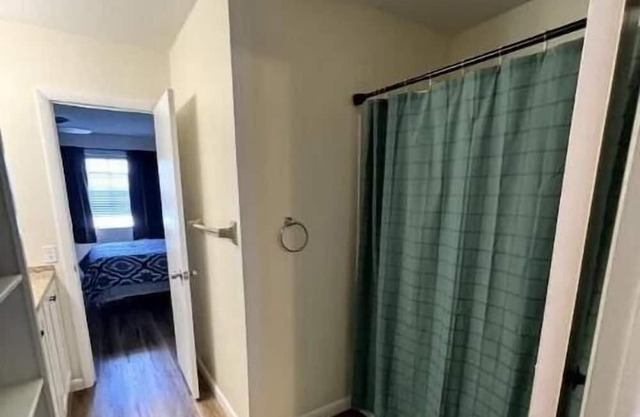New Renovated, Big Spaces, Near Everything, Unit 2