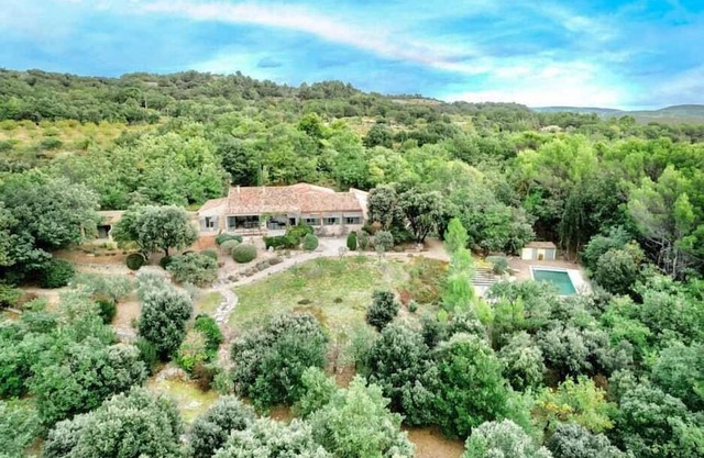 Le Grand Bijou Summar