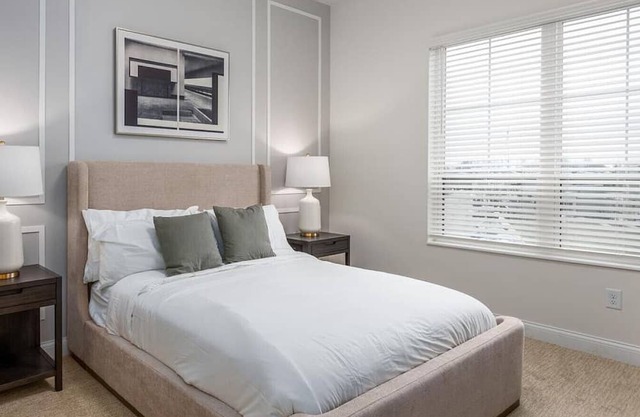 Landing at Luxe at The Highlands - 2 Bedrooms in Far Northwest