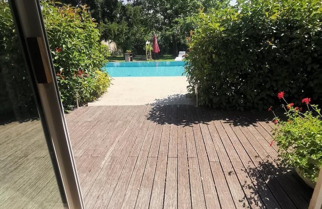 A 25 mm de Paris, Petite Maison Individuelle Avec Piscine Chauffée et Privée
