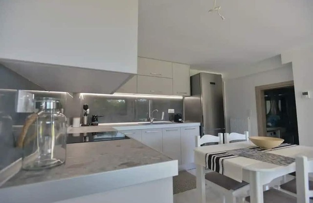 THEROS 1 APARTMENT