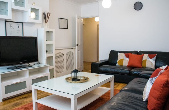 Charming 2-Bed Fully Furnished Apartment in London