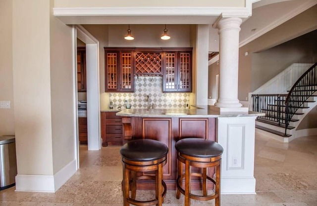 LakeFront Pool Mansion 12 min from Disney!