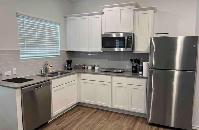 Modern, 1 BR private suite with kitchen
