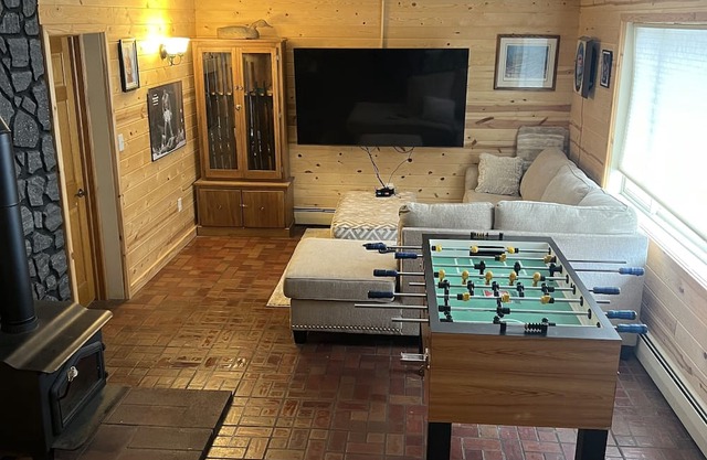 Family friendly 4 bedroom house. Close to bike trails.