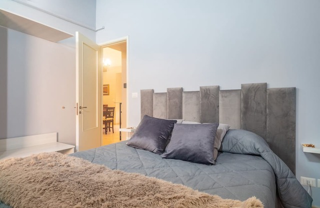Holiday Home 'Le 100 Sculture Apartment' with Mountain View, Wi-Fi and Air Conditioning