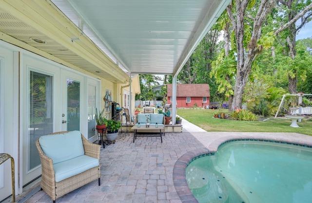 Single-Story Home w/ Pool + Yard ~ 14 Mi to Tampa!