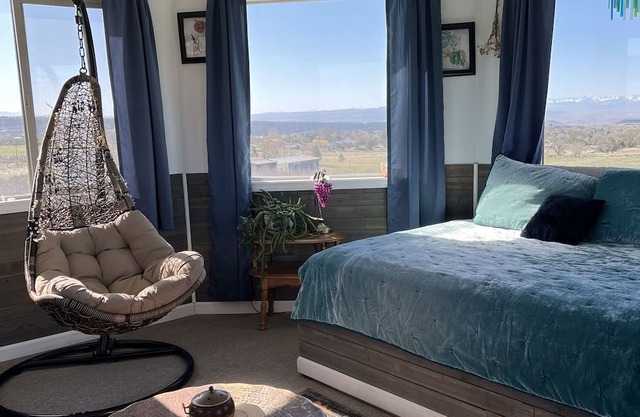 Farm Stay Guest Apartment on Private Orchard with Goats!
